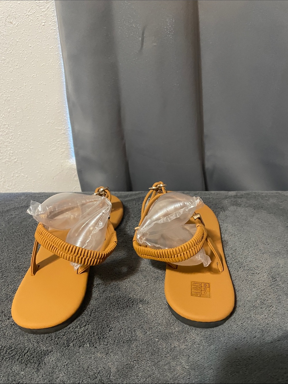 Women's Tan Heart-Detail Strappy Sandals NWOT - Picture 5 of 8